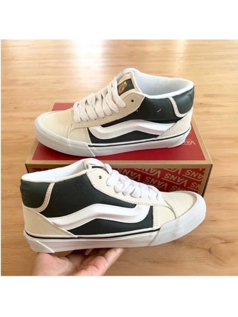 Vans Knu Mid in White and Green Women 8.0 US